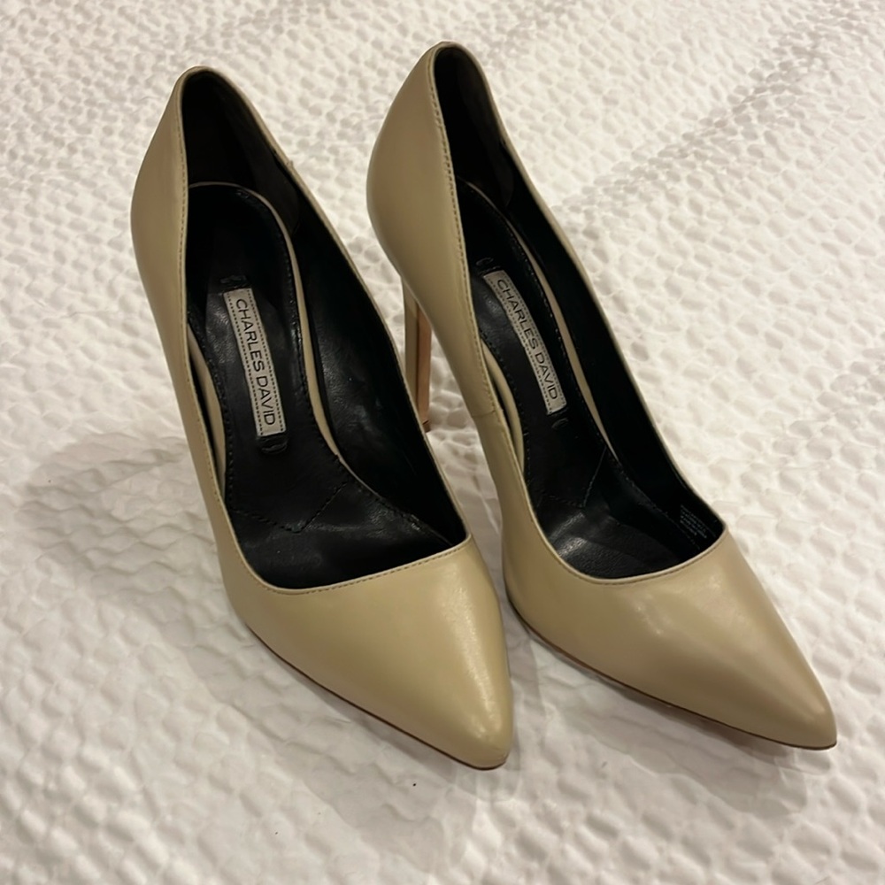 Charles David classic pump - 7.5 all leather upper and all leather sole. Lt Tan - Picture 2 of 7
